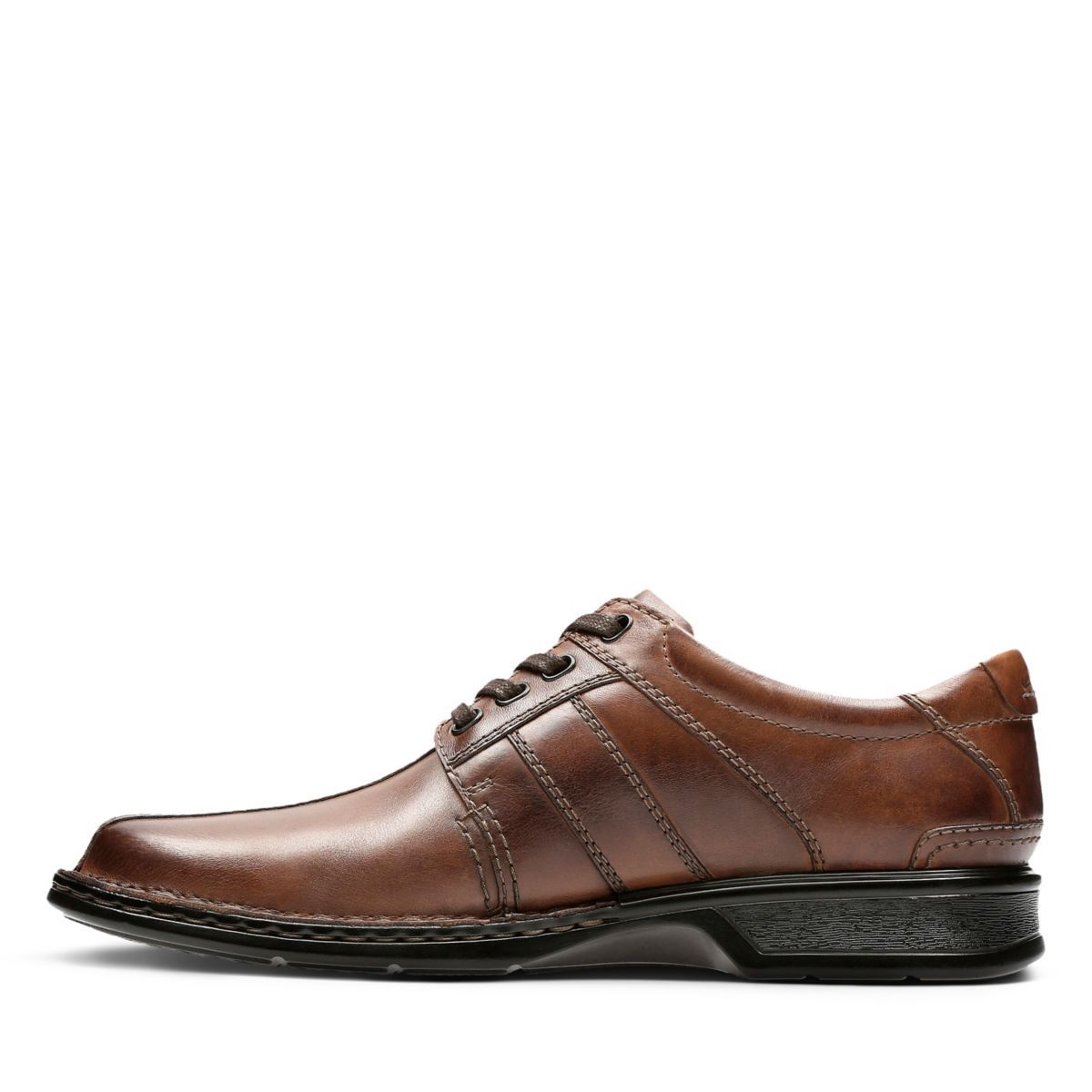 clarks touareg oxford