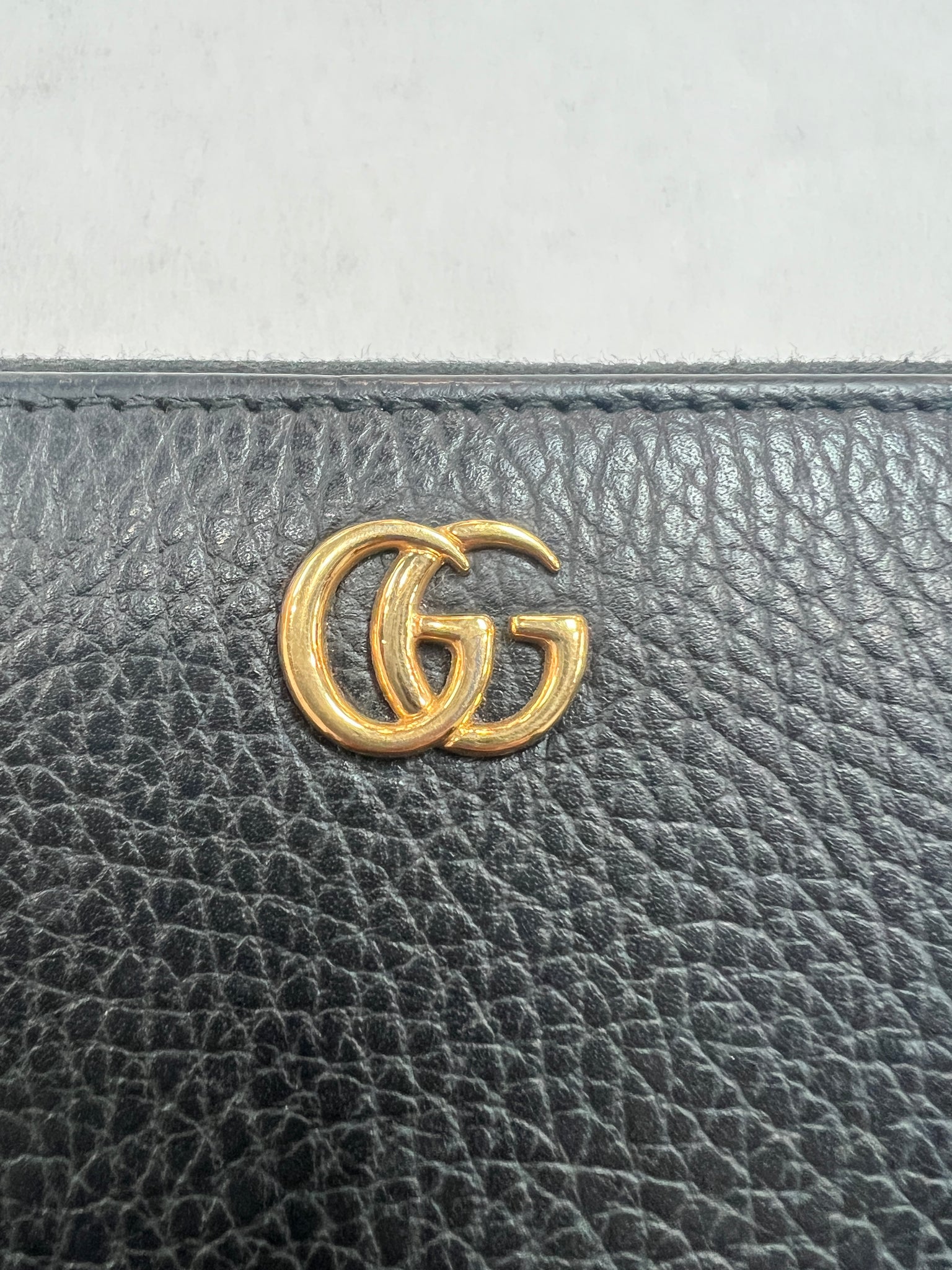 blæse hul Meddele Smadre Authentic Gucci Black Leather Zip Around Wallet – Relics to Rhinestones