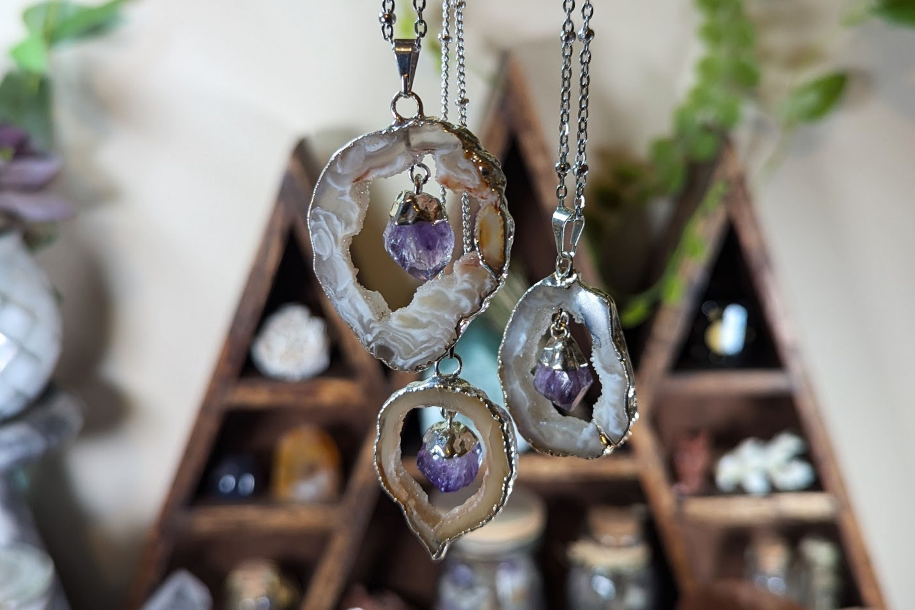 Oco Agate with Amethyst Point Necklace