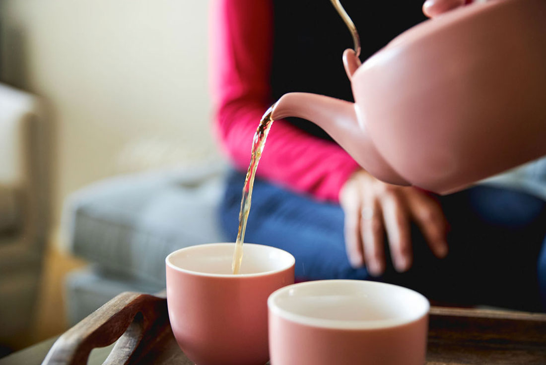 https://cdn.shopify.com/s/files/1/0092/4424/6052/files/small-satin-teapot-pink-1100x2.jpg?v=1637206668