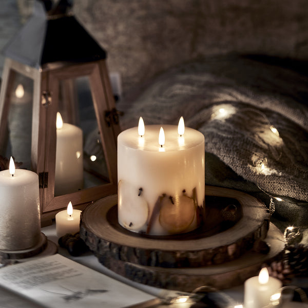 TruGlow® LED 3 Wick Winter Candle | Lights4fun.co.uk