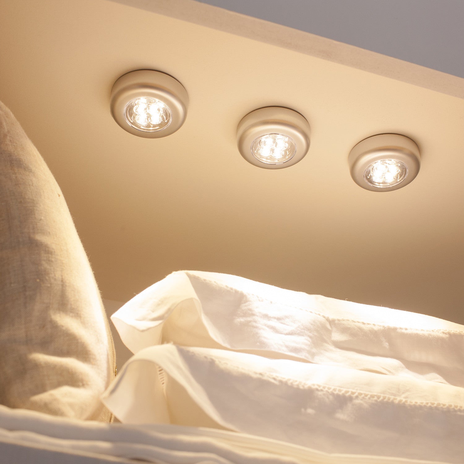 warm lights for bedroom