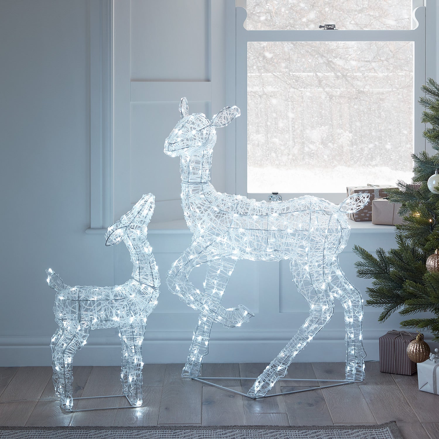 Swinsty Doe & Fawn Acrylic Light Up Reindeer 24v | Lights4fun.co.uk