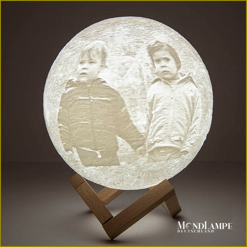 Die Fotografie der Kinder gedruckt auf der großen Mond Lampe mit Bild