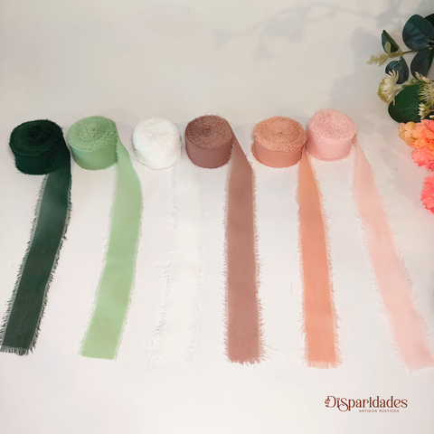 rolos de tecido chiffon nas cores verde escuro, verde claro, branco, castanho, laranja e rosa