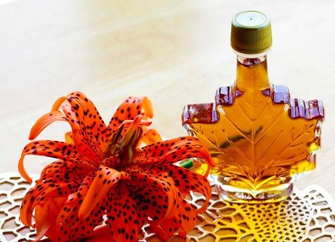 Small maple syrup wedding favor.