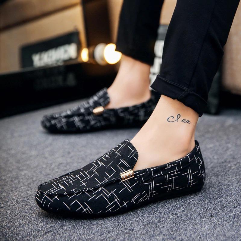 trendy flat shoes 2019