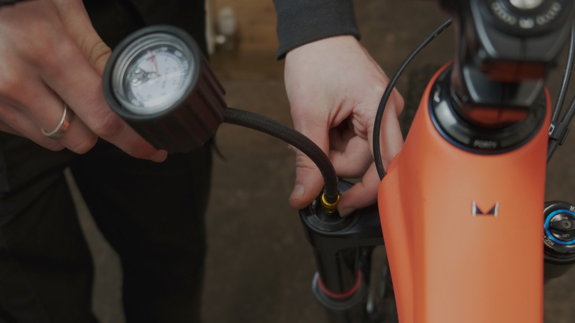 Putting air in front suspension fork