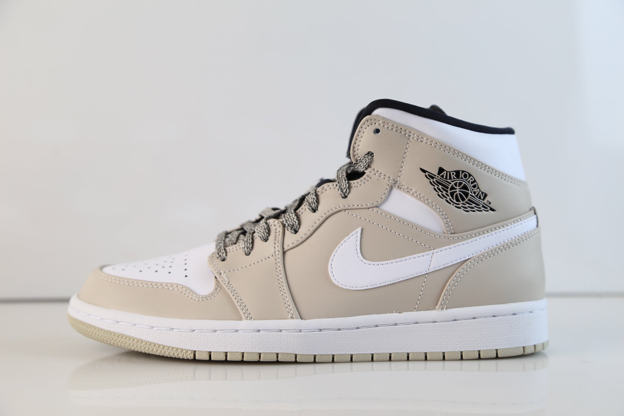 nike air jordan 1 mid desert sand