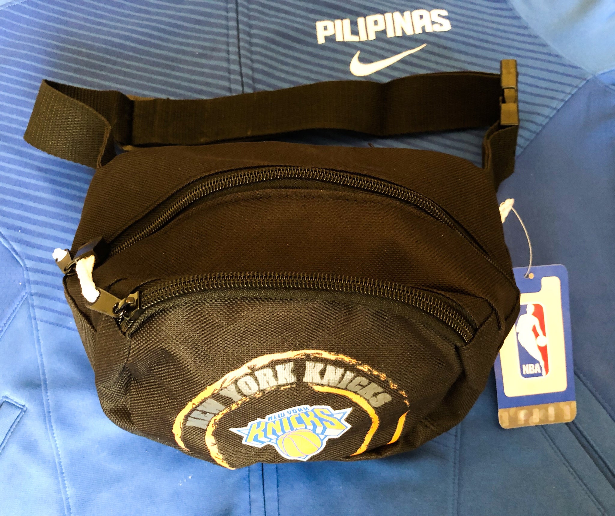 AUTHENTIC NBA NEW YORK KNICKS TRAVEL/FANNY PACK – HYPE SHOP SESSION