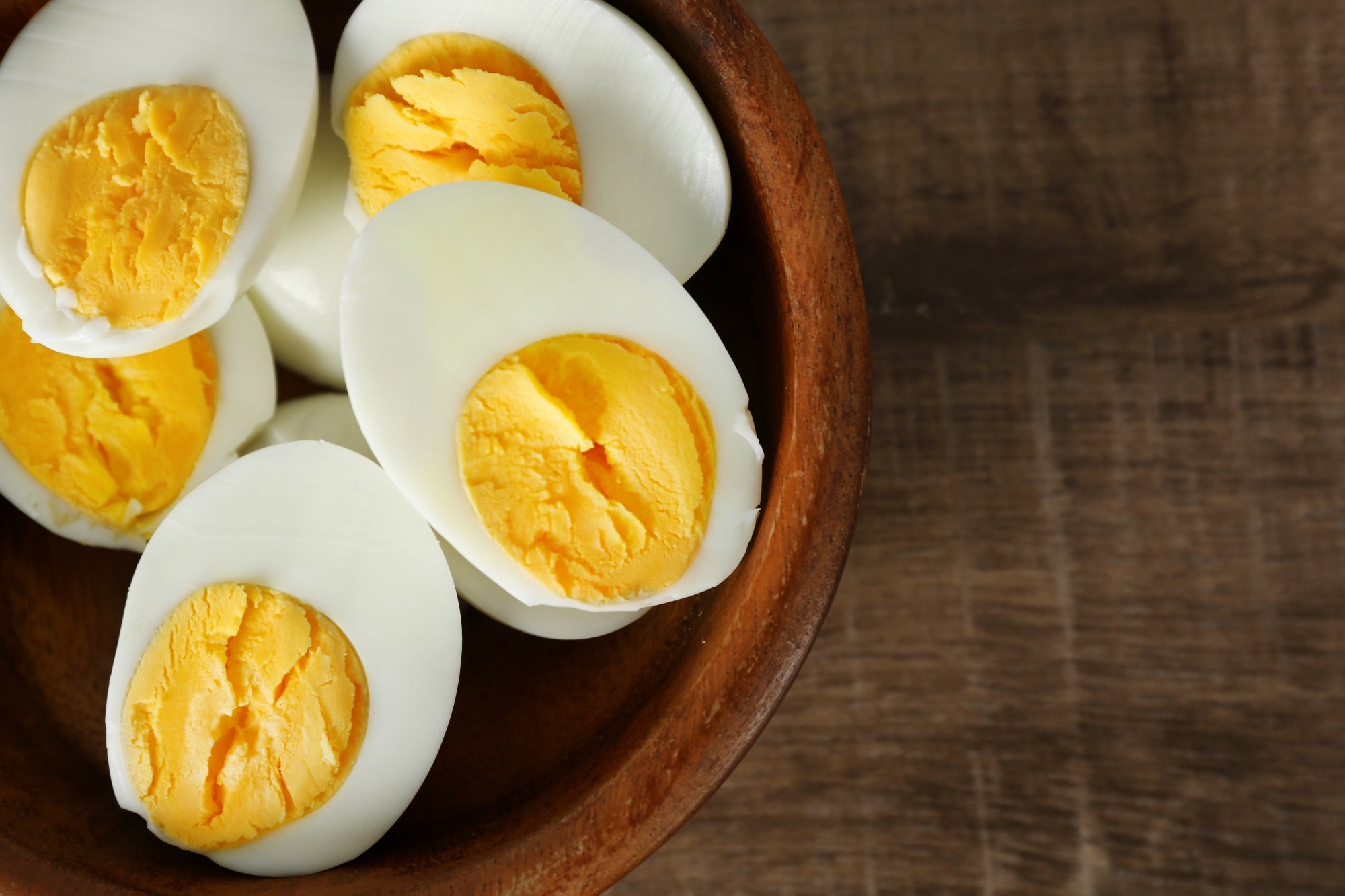 Comment peler un œuf cuit dur
