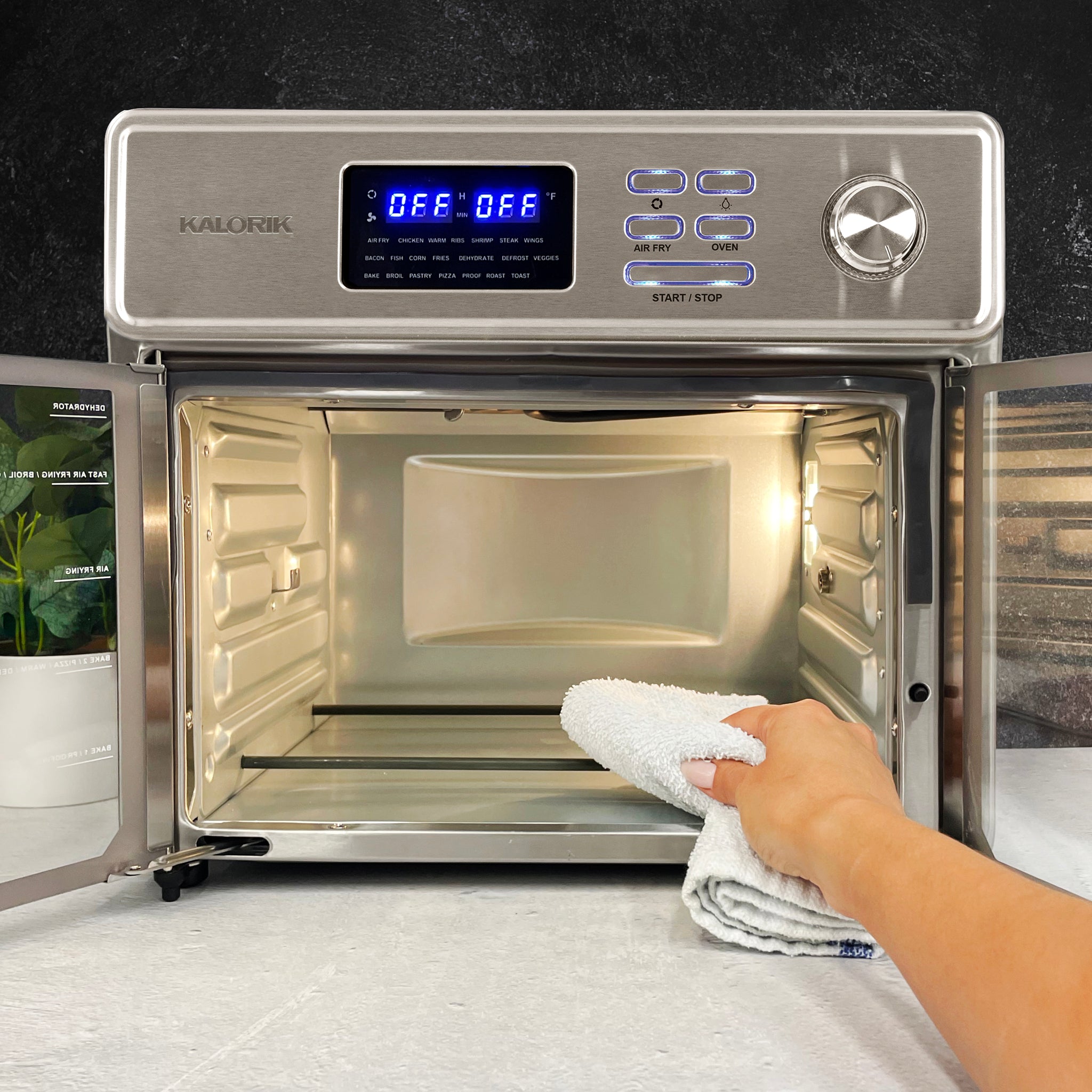 Cleaning your Kalorik MAXX Air Fryer Oven with a wash cloth