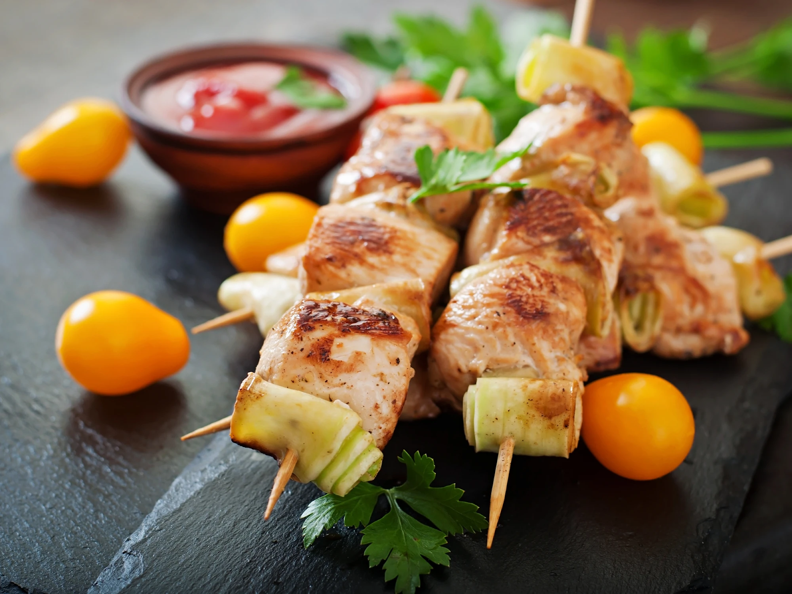 Brochettes de poulet grillées méditerranéennes