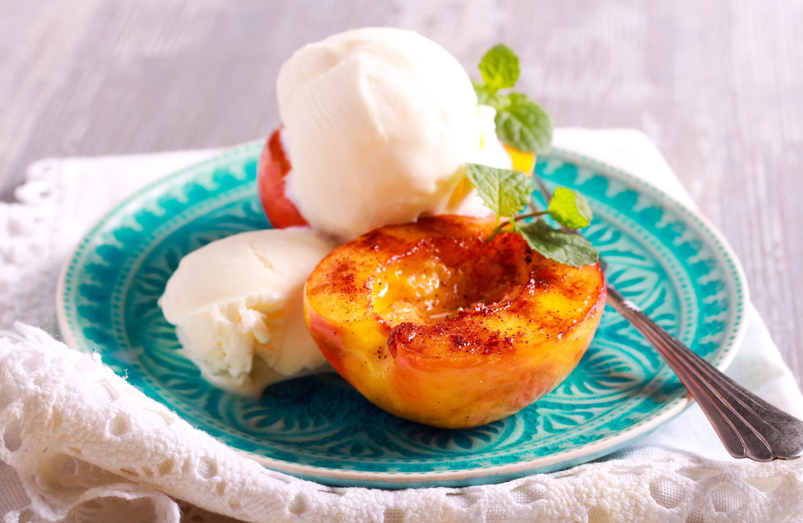 Grilled Peaches with Ricotta and Honey