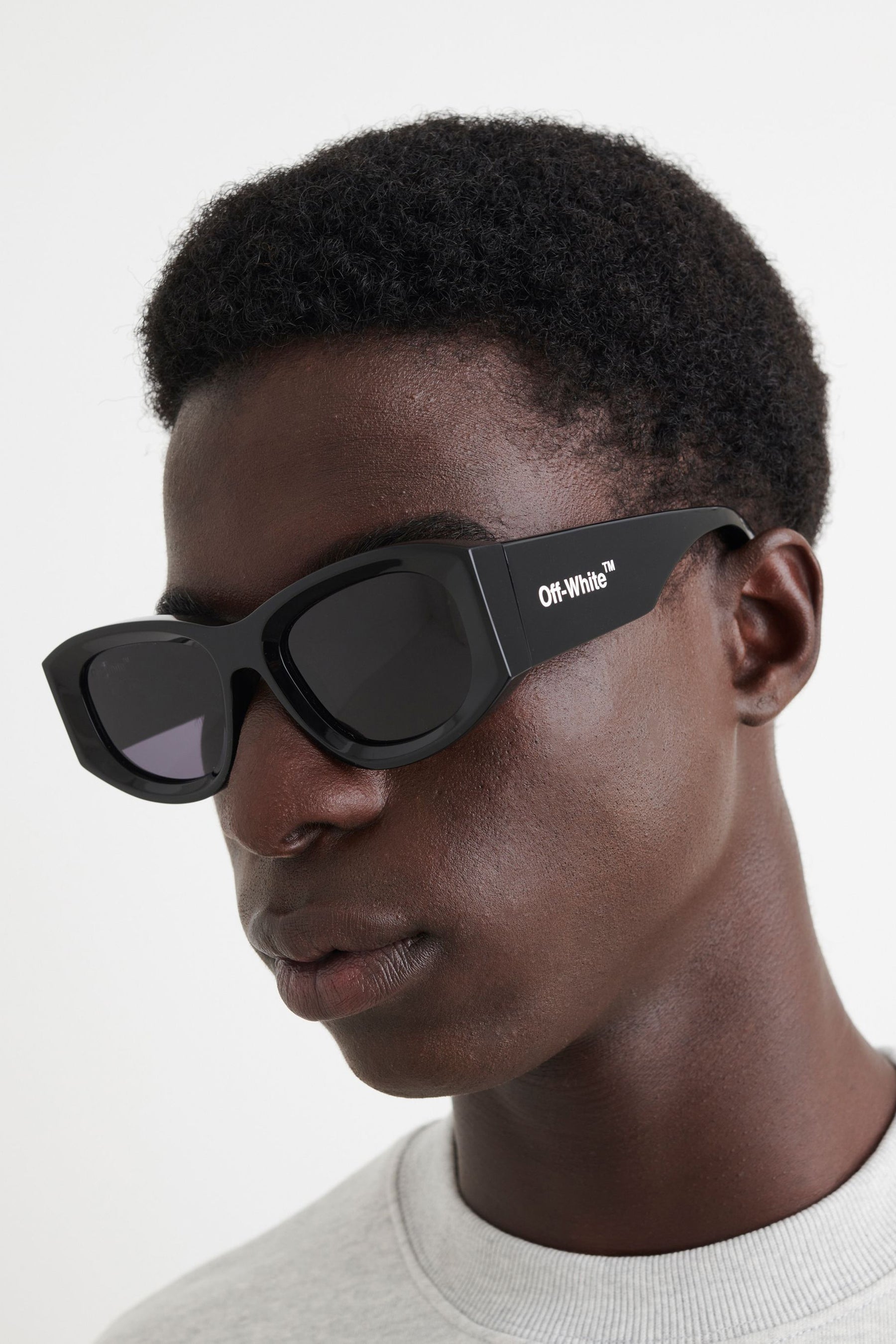 OFF-WHITE ZURICH SUNGLASSES BLACK オフホワイト camping.com