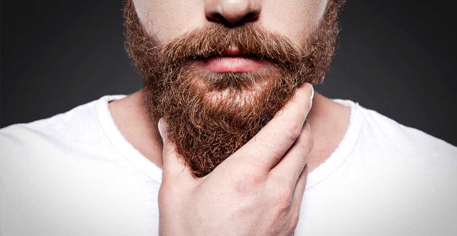 Appliquer huile de barbe