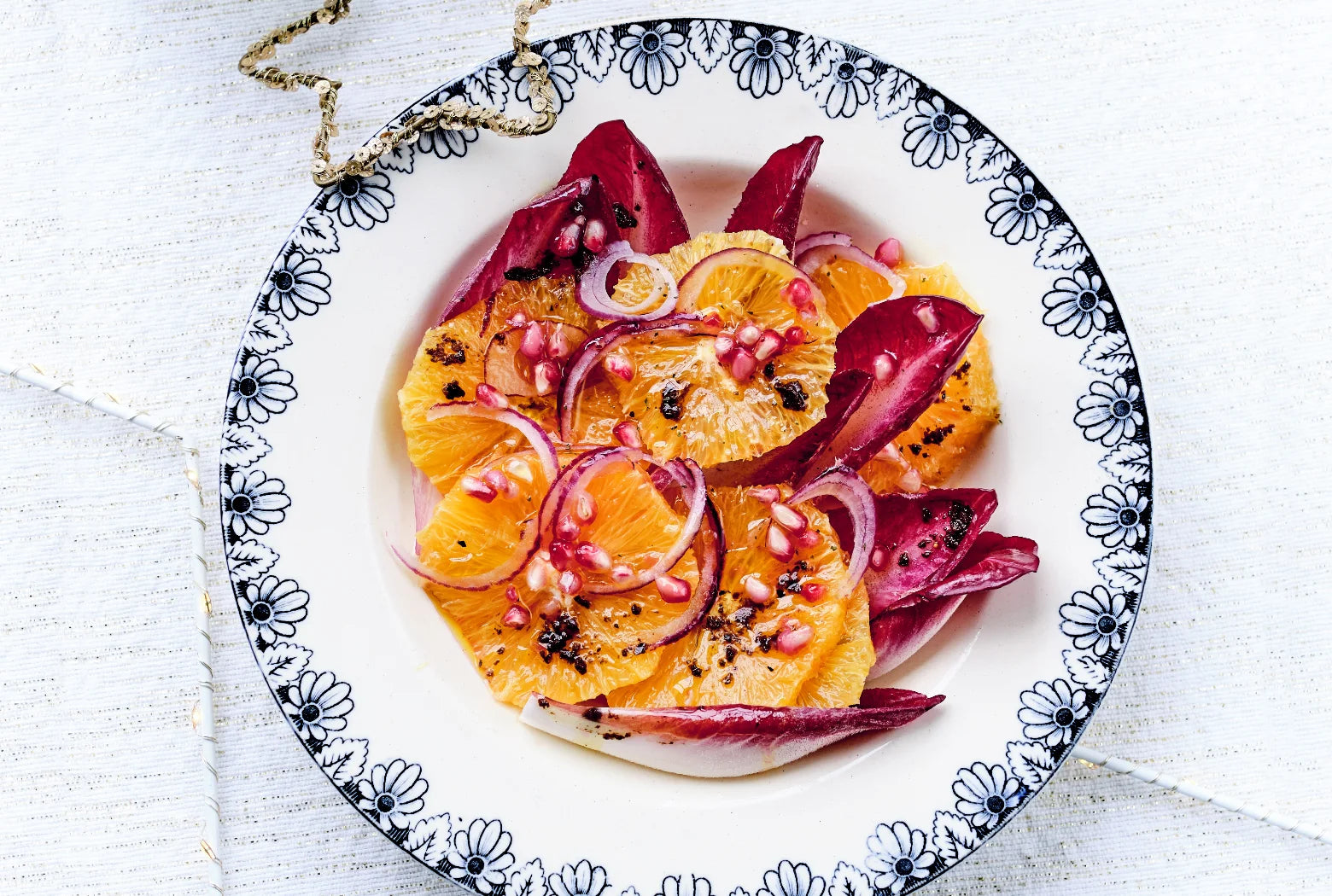 Salat med appelsiner, raddichio og granatæble, opskrift fra Oliviers & Co