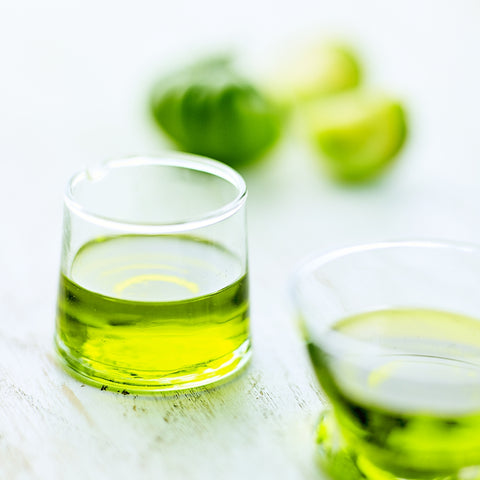 Olivenolie i glas