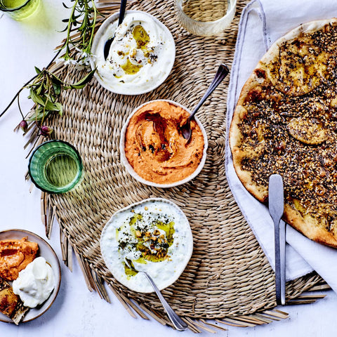 Manakish med zaatar, mellemøstligt fladbrød med olivenolie og krydderier, opskrift fra Oliviers & Co