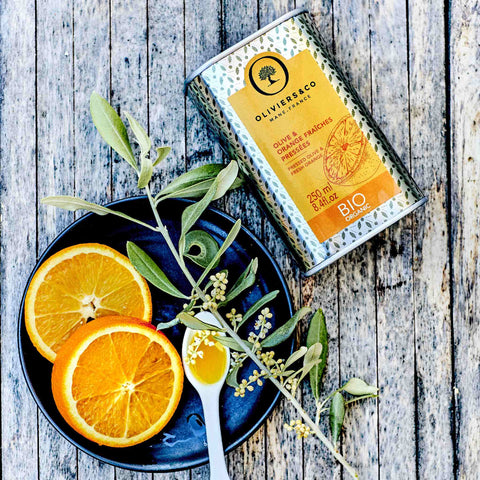 Økologisk italiensk olivenolie presset med appelsiner fra Oliviers & Co