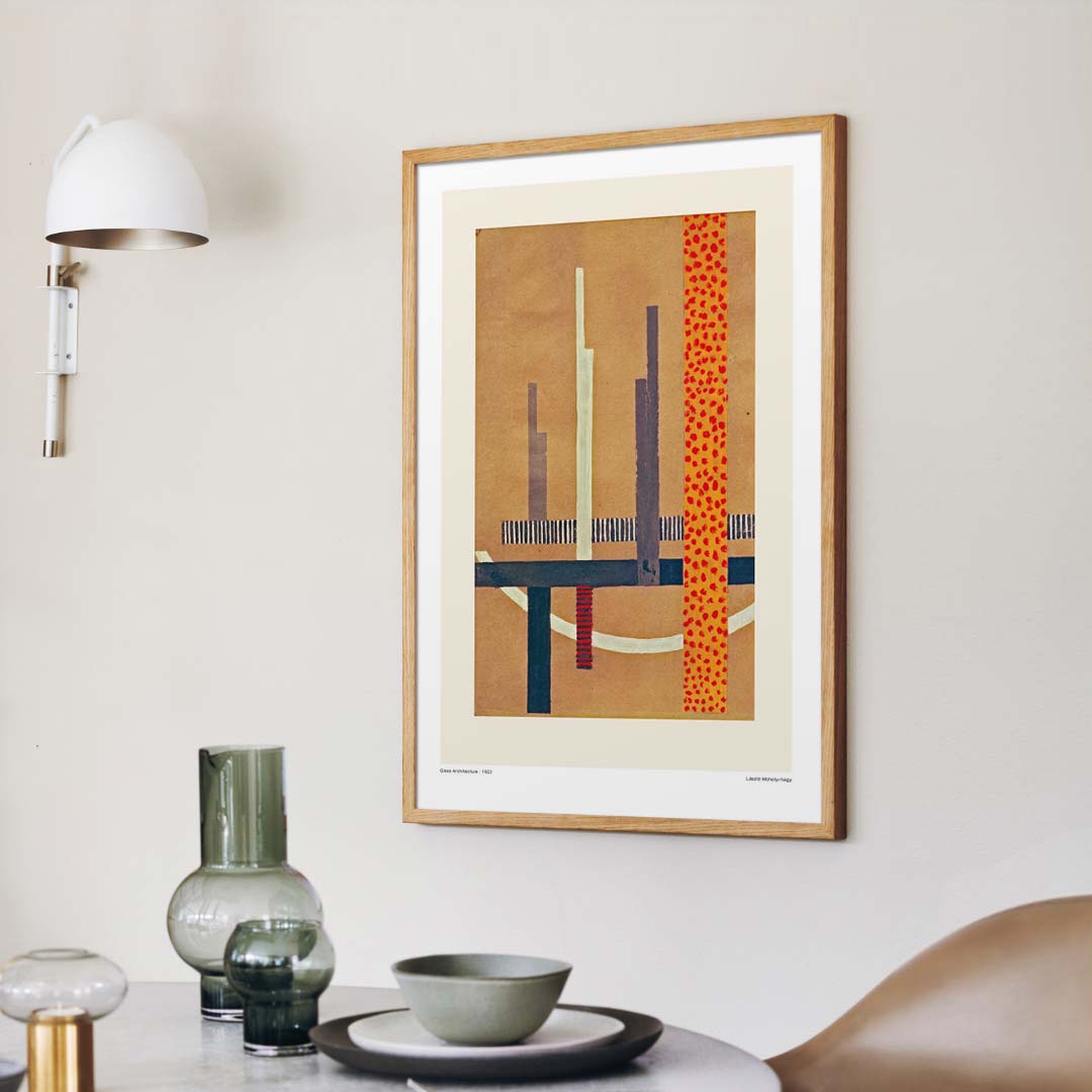 En Bauhausplakat malet med gouache-farver hænger over det bord