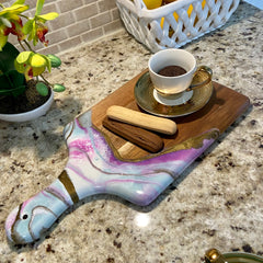 Cutting serving board with resin art - Mamota Creative