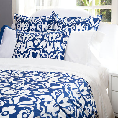 Featured image of post Royal Blue And White Bedding : The classic, timeless blue and white porcelain inspired bed linen is going to make your bedroom really look inviting and beautiful.