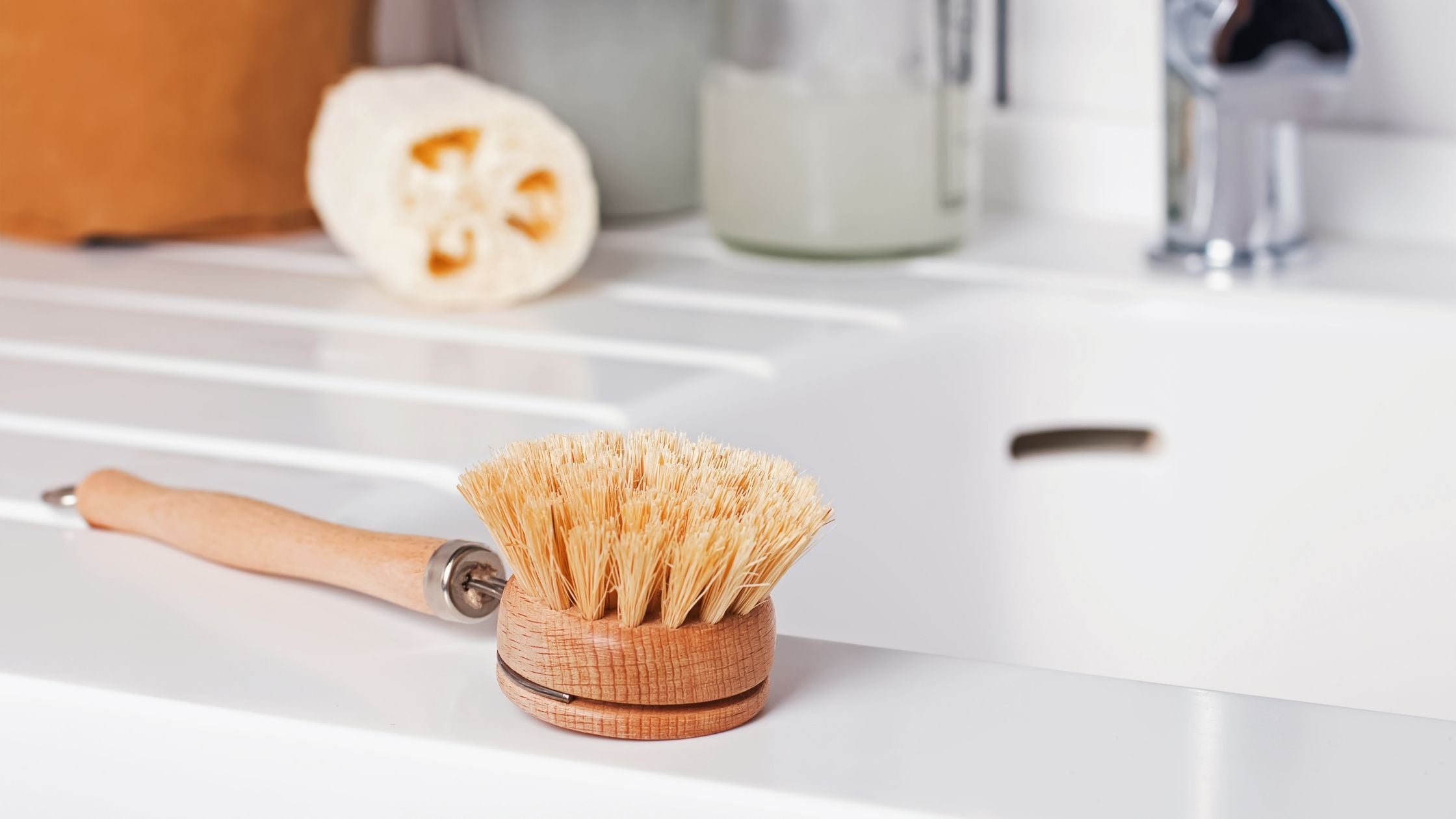 Ditch the dish sponge: Researchers say kitchen brushes are less