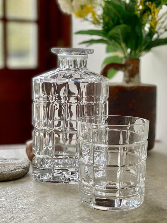 https://cdn.shopify.com/s/files/1/0093/6643/7985/products/BEST-CUBE-WHISKEY-GLASSES-WITH-DECANTER-ANGIE-HOMES-1598733369_550x825.jpg?v=1610005066