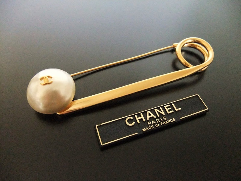 pearl safety pin