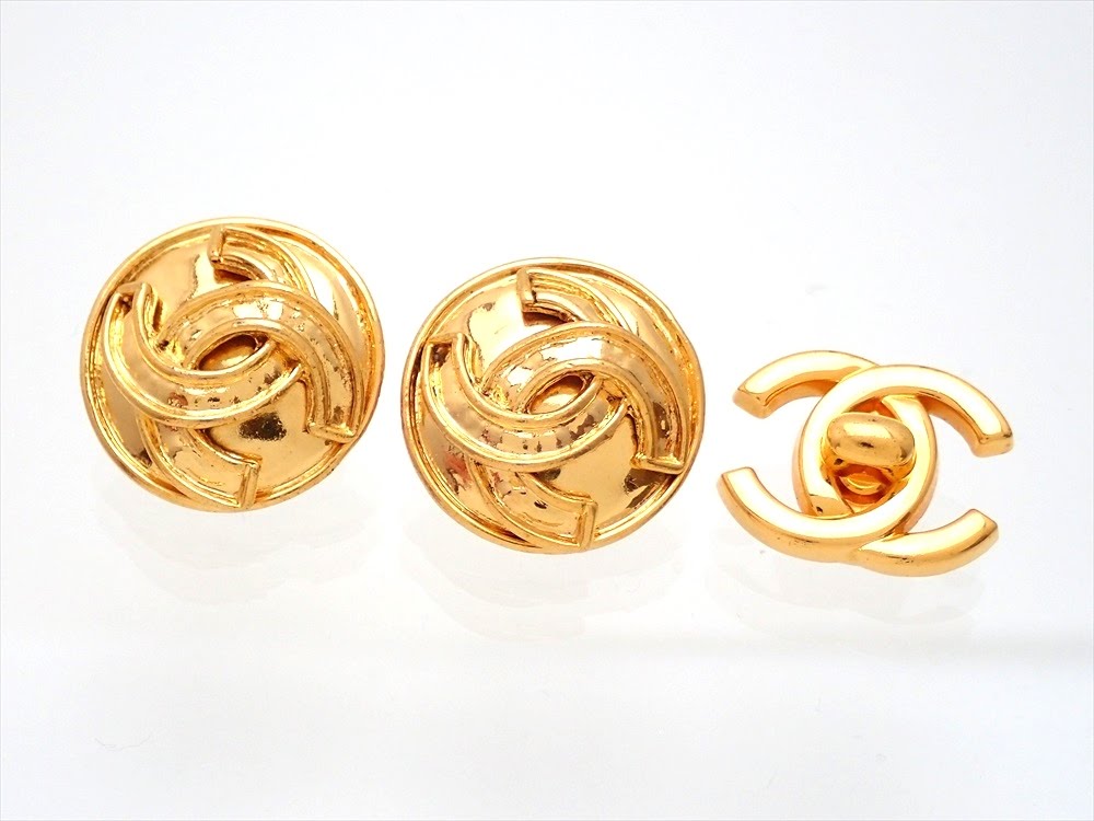 Authentic vintage Chanel earrings gold CC round | Vintage Five