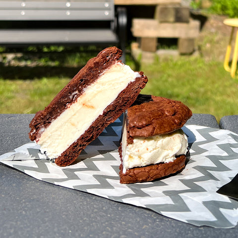 Ice Cream Sandwich with Flourless Chocolate Cookies