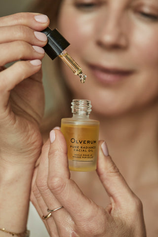 Olverum Pure Radiance Facial Oil all skin types, Rosehip oil, bakuchiol, cacao oil, vitamin C, Phytocannabidol