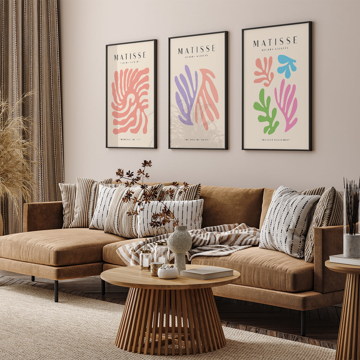 Matisse plakater på væg i stue over sofa