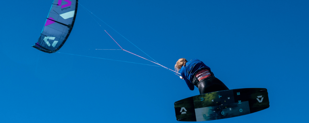 kitesurf trick kiteloop duotone kiteboarding team rider