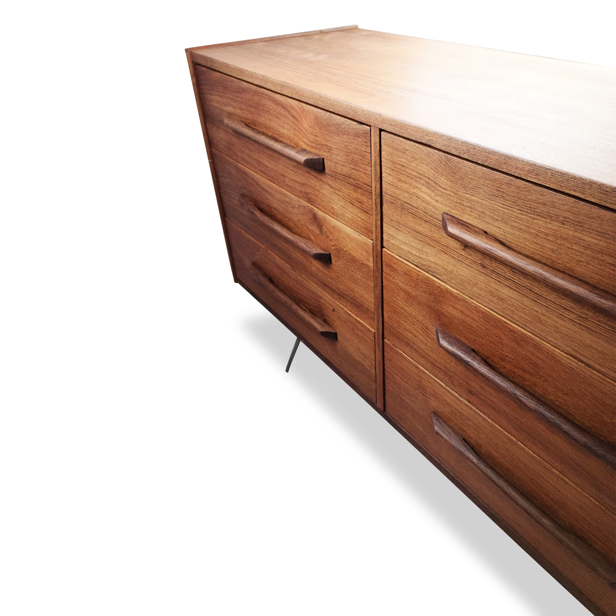 dresser with hairpin legs