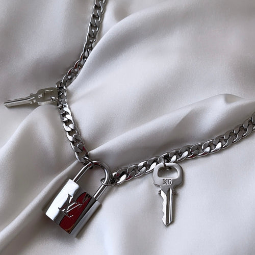 LV Edge Necklace Cadenas, Luxury, Accessories on Carousell