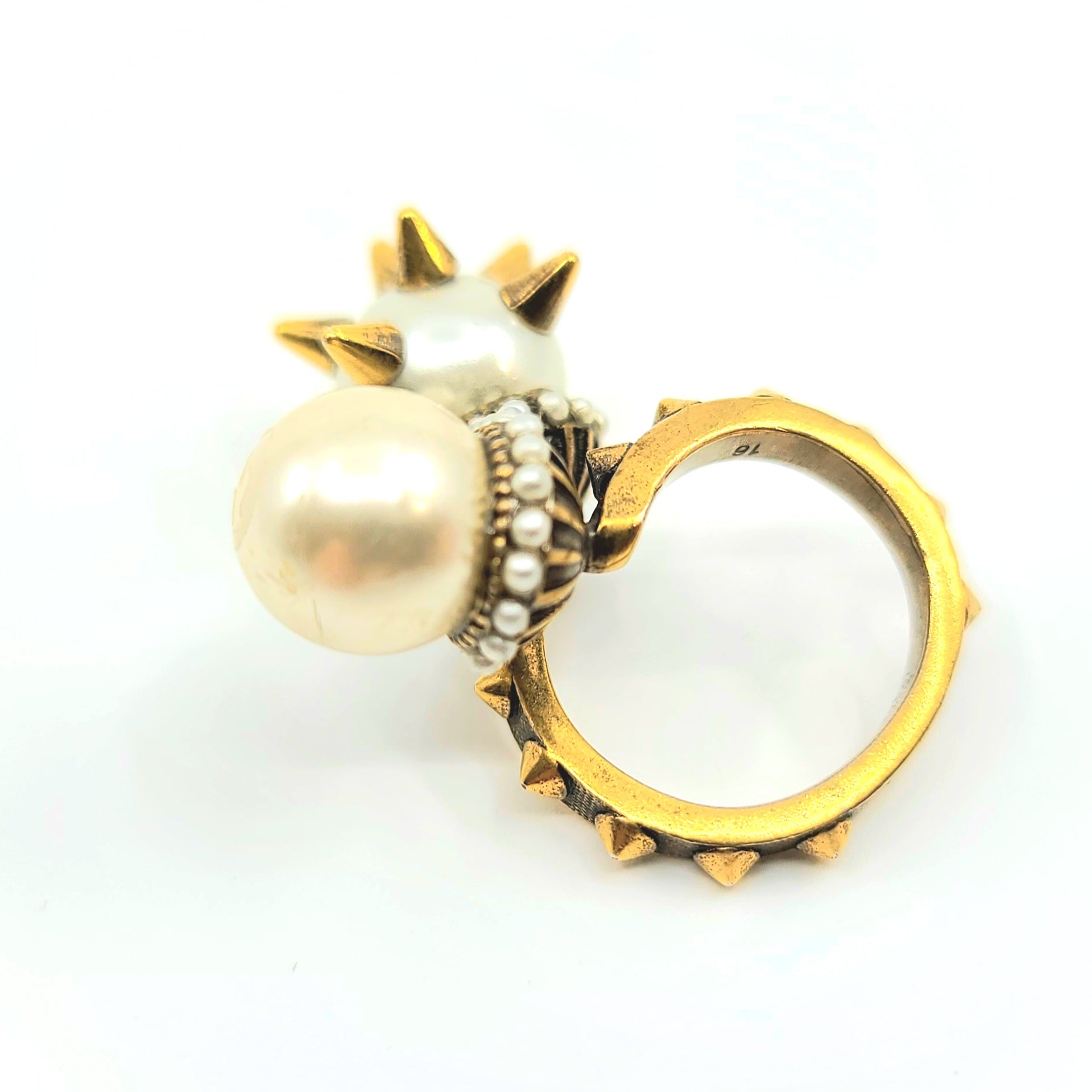 NEW GUCCI RING WITH DOUBLE GLASS PEARLS & SPIKES – 