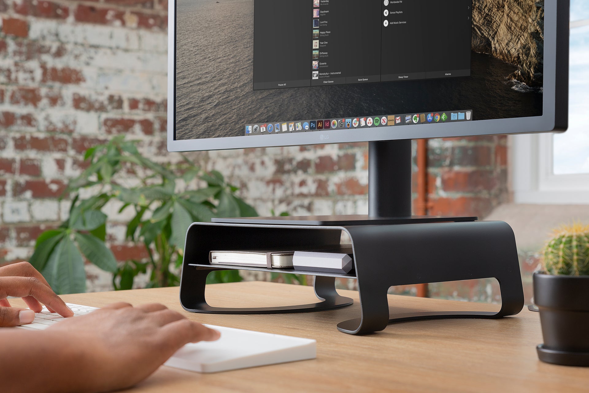 Curve Riser for iMac & Displays