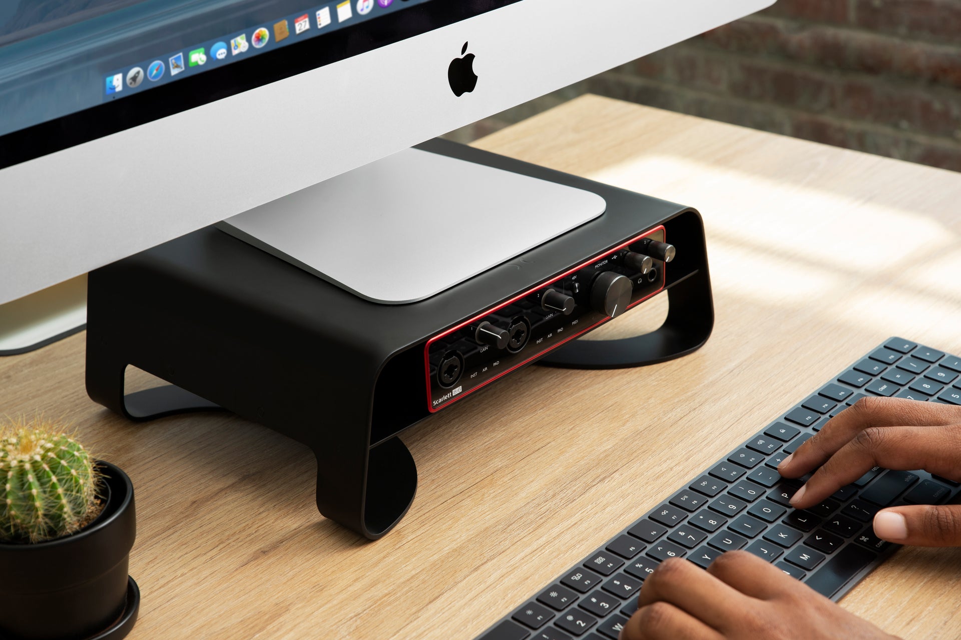 mac monitor riser