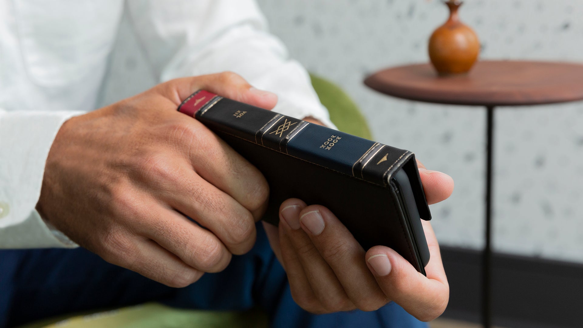 Bookbook Vol 2 For Iphone Leather Wallet Case With Removable Shell Twelve South Bookbook Vol 2 For Iphone Leather Wallet Case With Removable Shell Twelve South