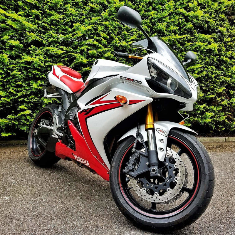 r1 white red