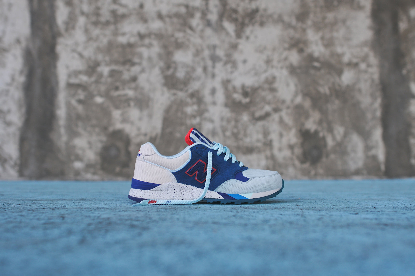 RONNIE FIEG x NEW BALANCE 530 - 