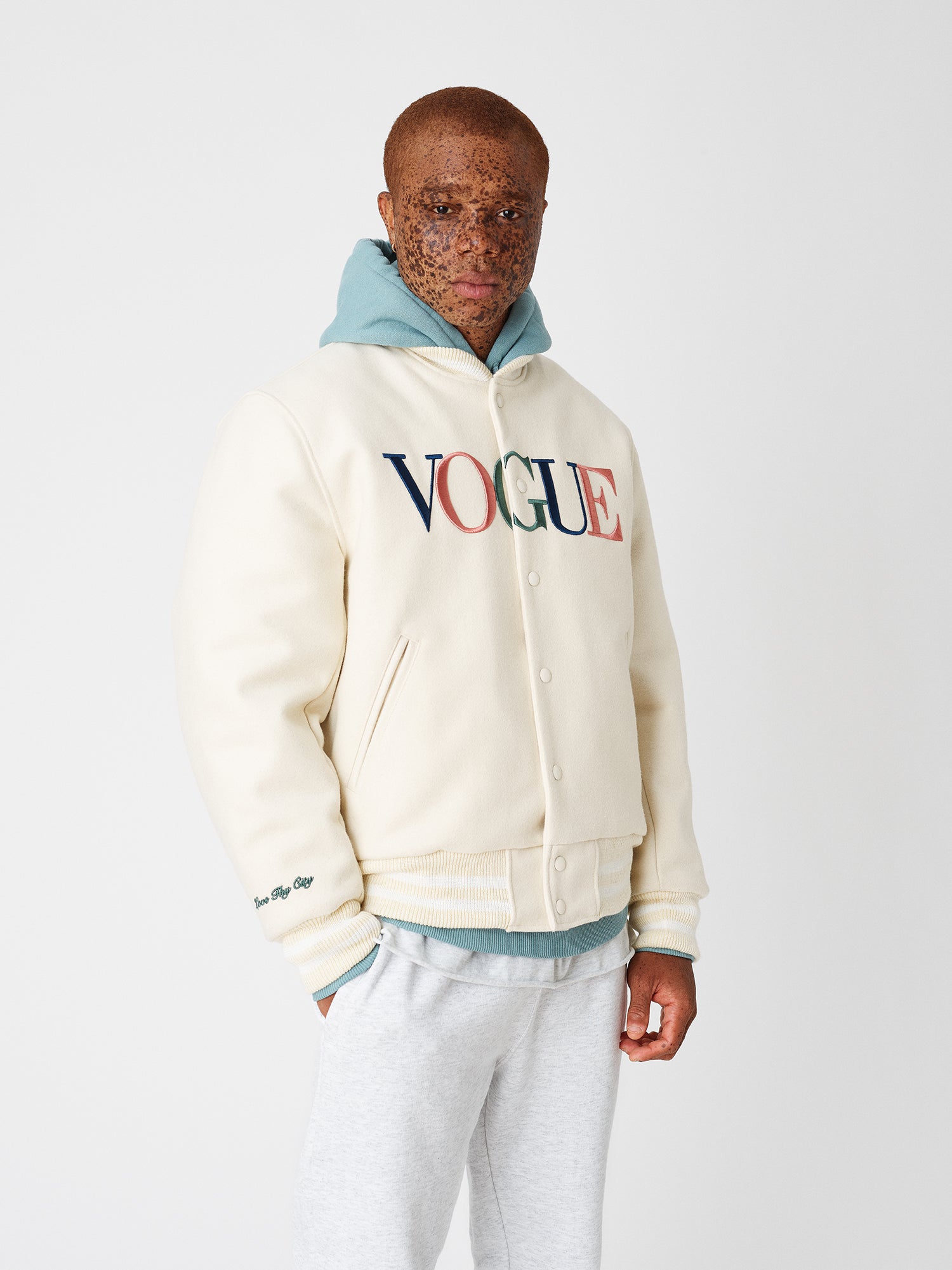 あす楽在庫 Kith X Vogue Logo Box Embroidery Collabs - トップス
