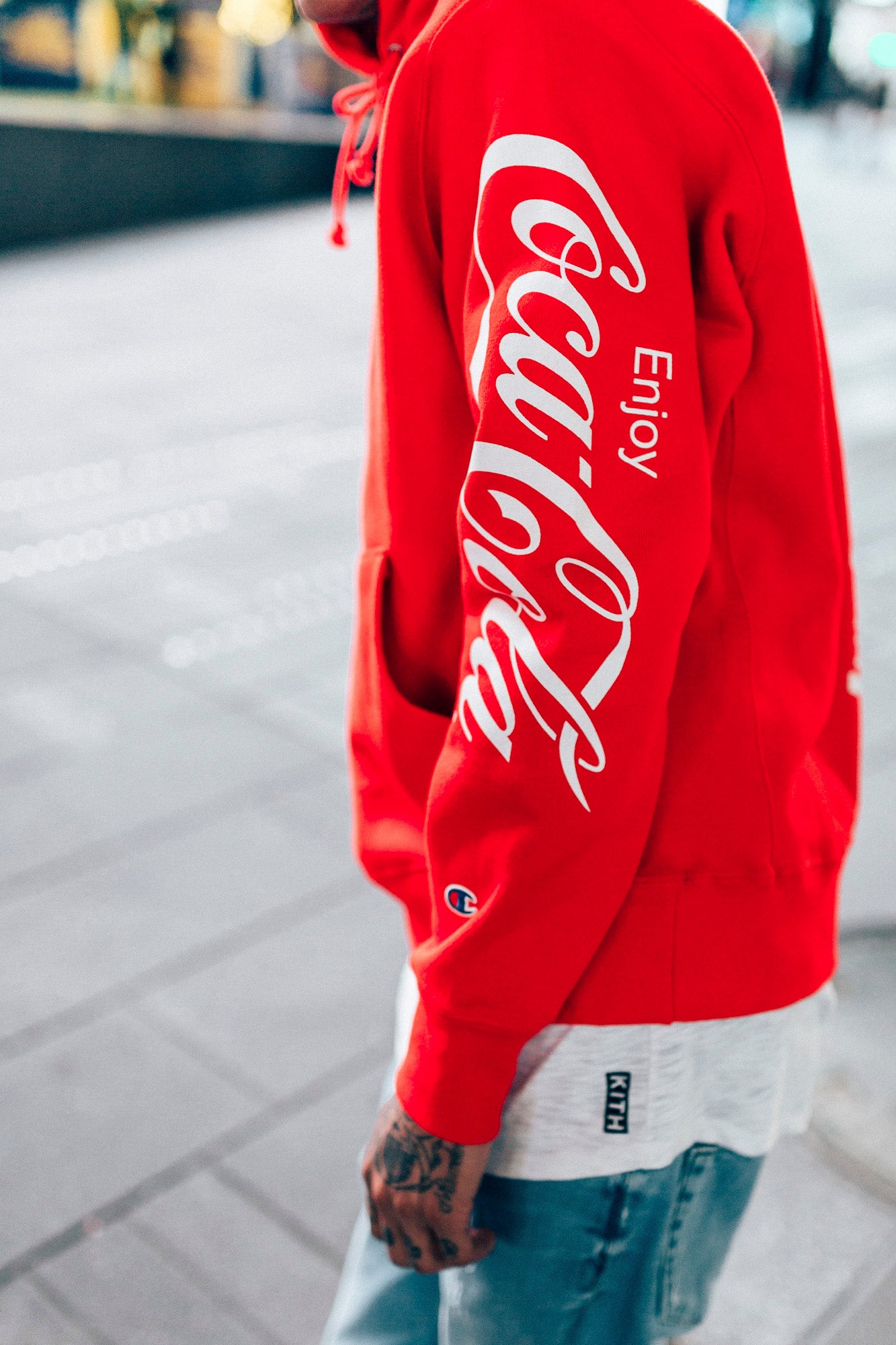 KITH × Coca Cola センターロゴ刺繍 コラボパーカー マルチカラー
