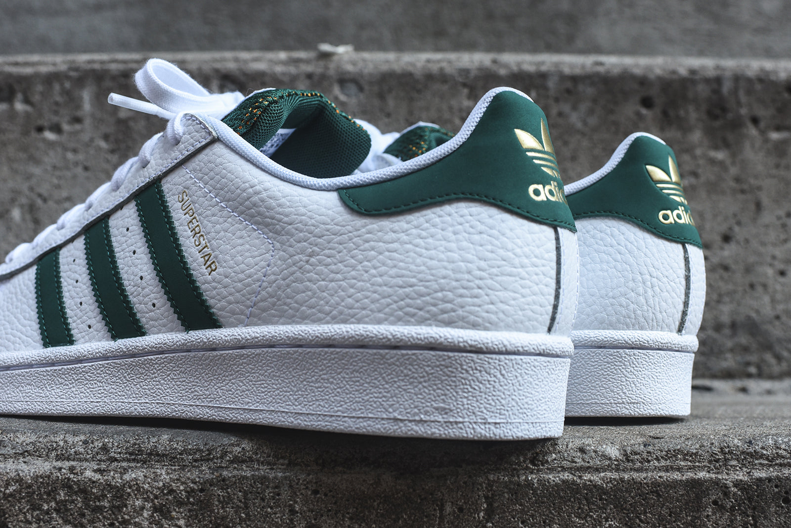 Dyrke motion forfølgelse spiller adidas Originals Superstar - White / Green – Kith