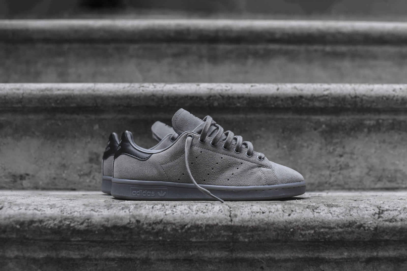 stan smith solid grey