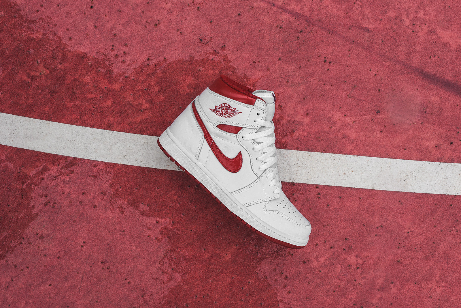 nike air jordan retro 1 red and white