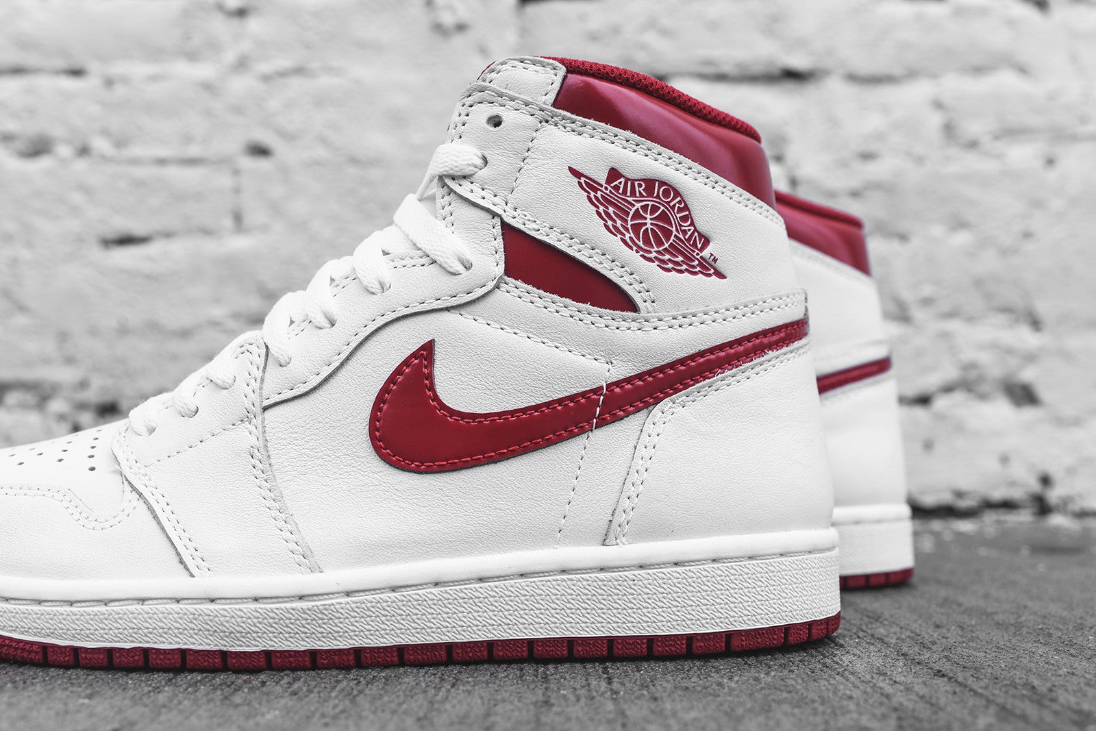 retro nike white with red swoosh