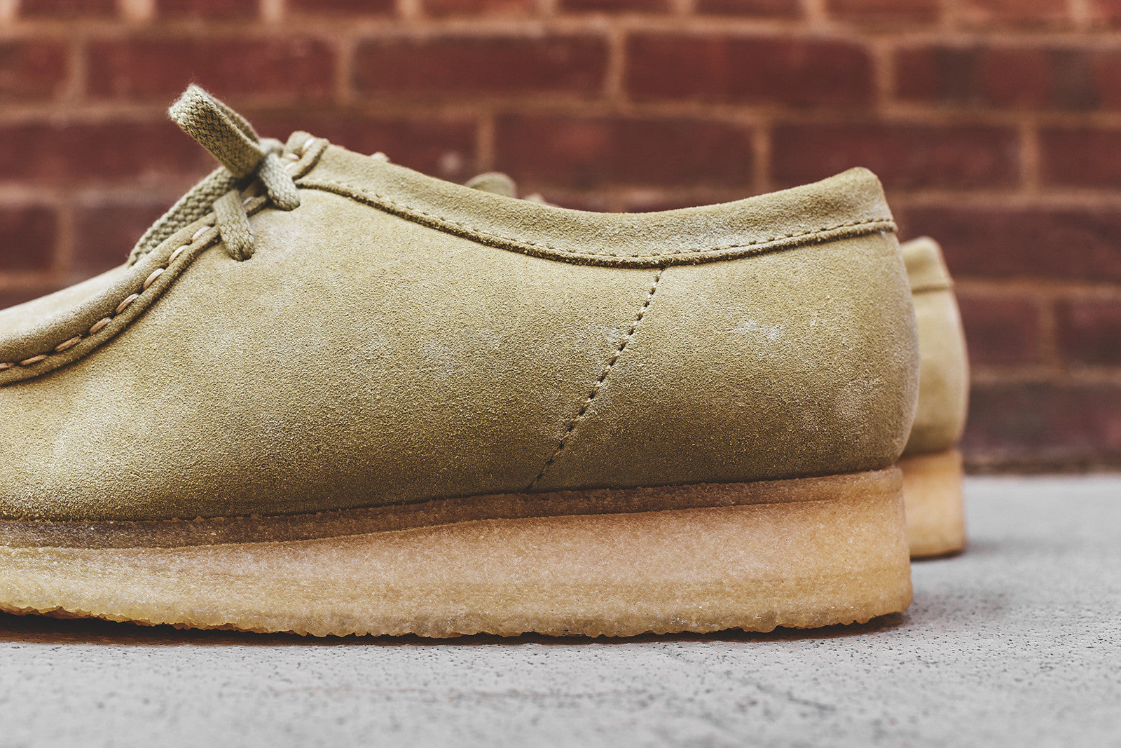 clarks wallabee low maple